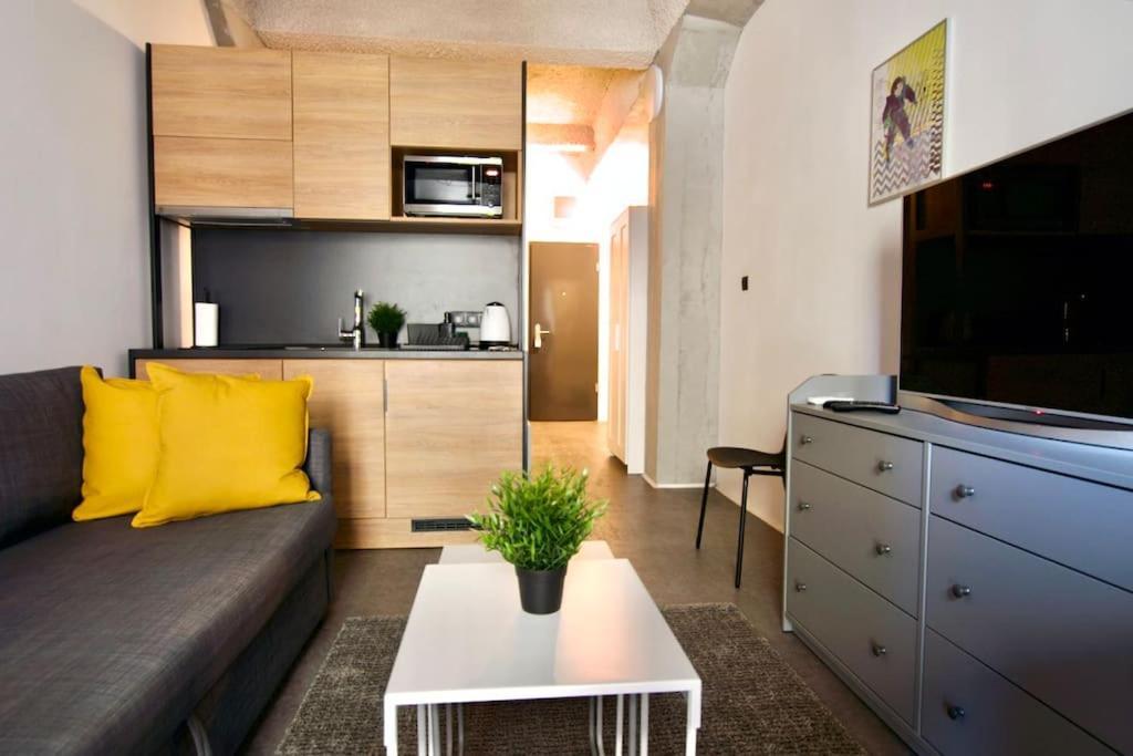 Studio Apartment By Hi5- Rottenbiller Apartment Budapest Exterior photo