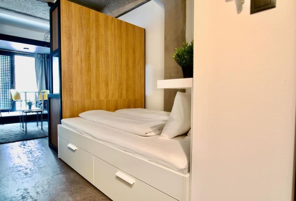 Studio Apartment By Hi5- Rottenbiller Apartment Budapest Exterior photo