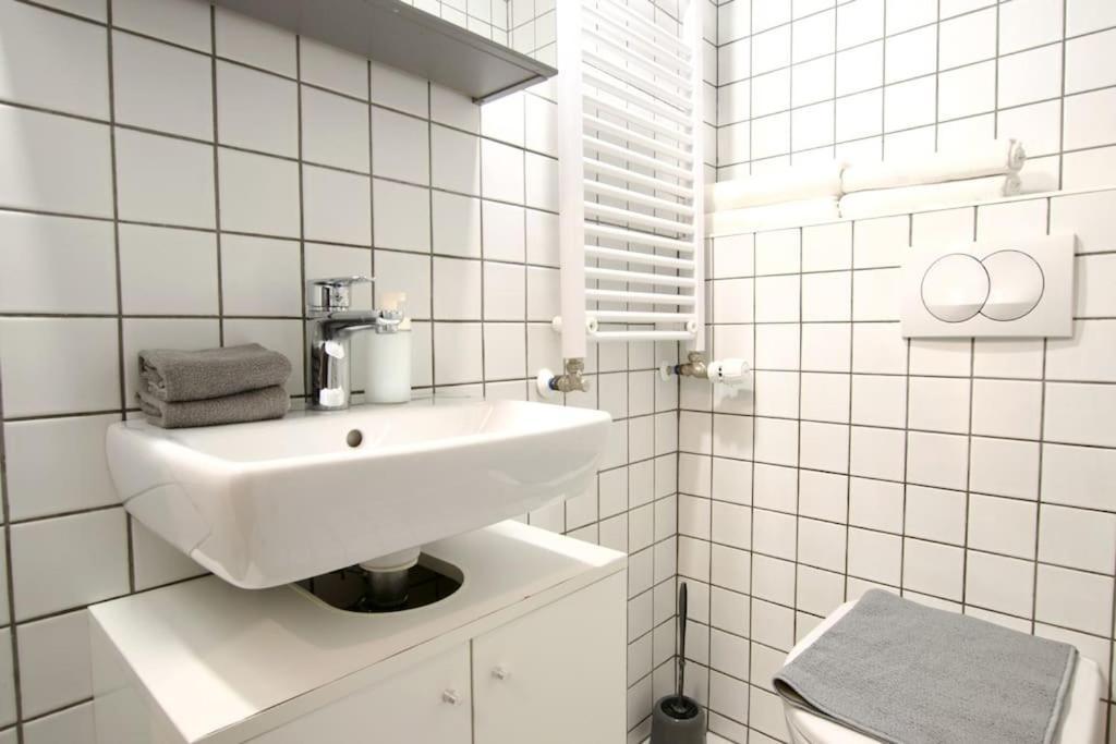 Studio Apartment By Hi5- Rottenbiller Apartment Budapest Exterior photo