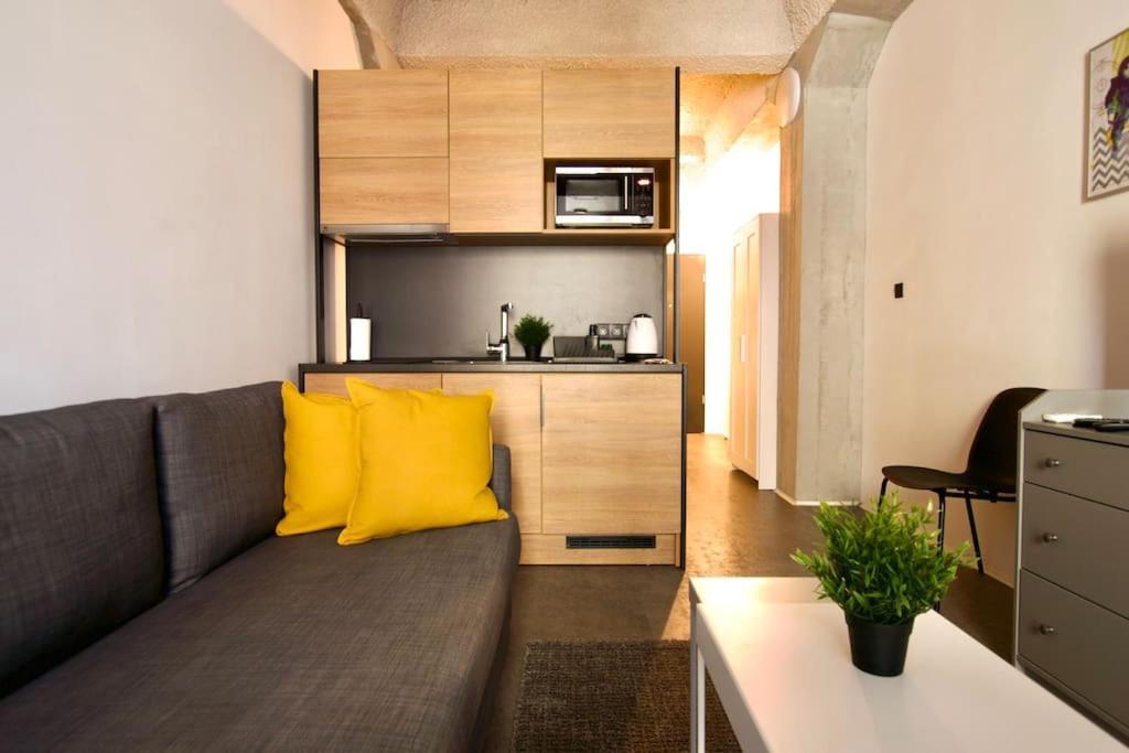 Studio Apartment By Hi5- Rottenbiller Apartment Budapest Exterior photo