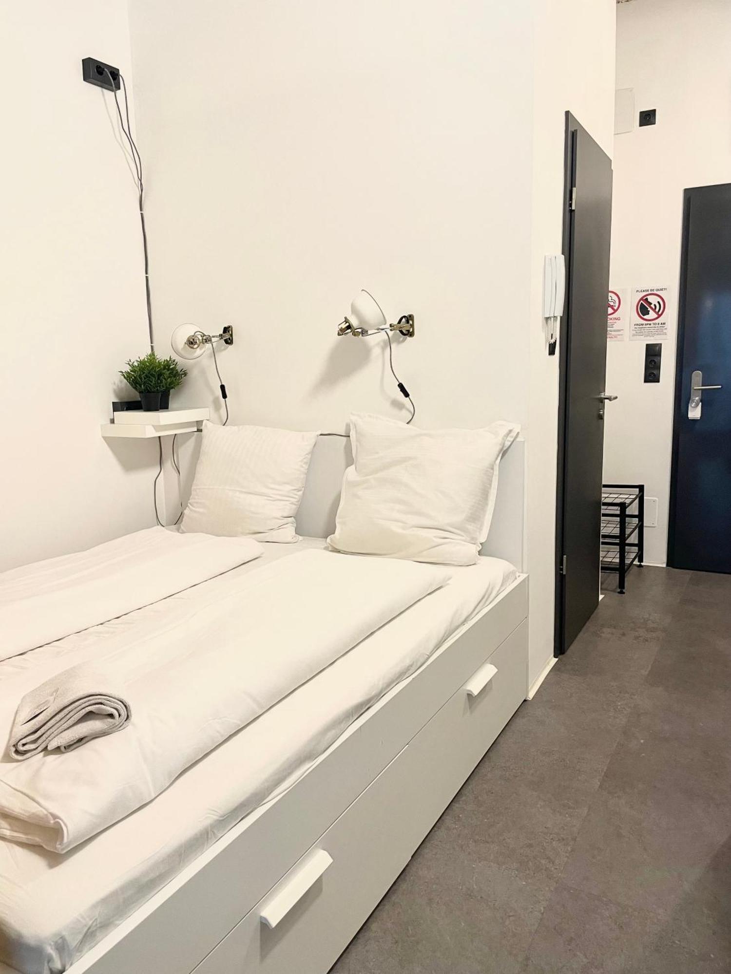 Studio Apartment By Hi5- Rottenbiller Apartment Budapest Exterior photo